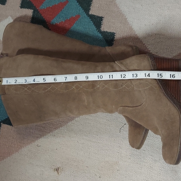 White Mountain Suede Boots with inside zipper - Picture 4 of 12